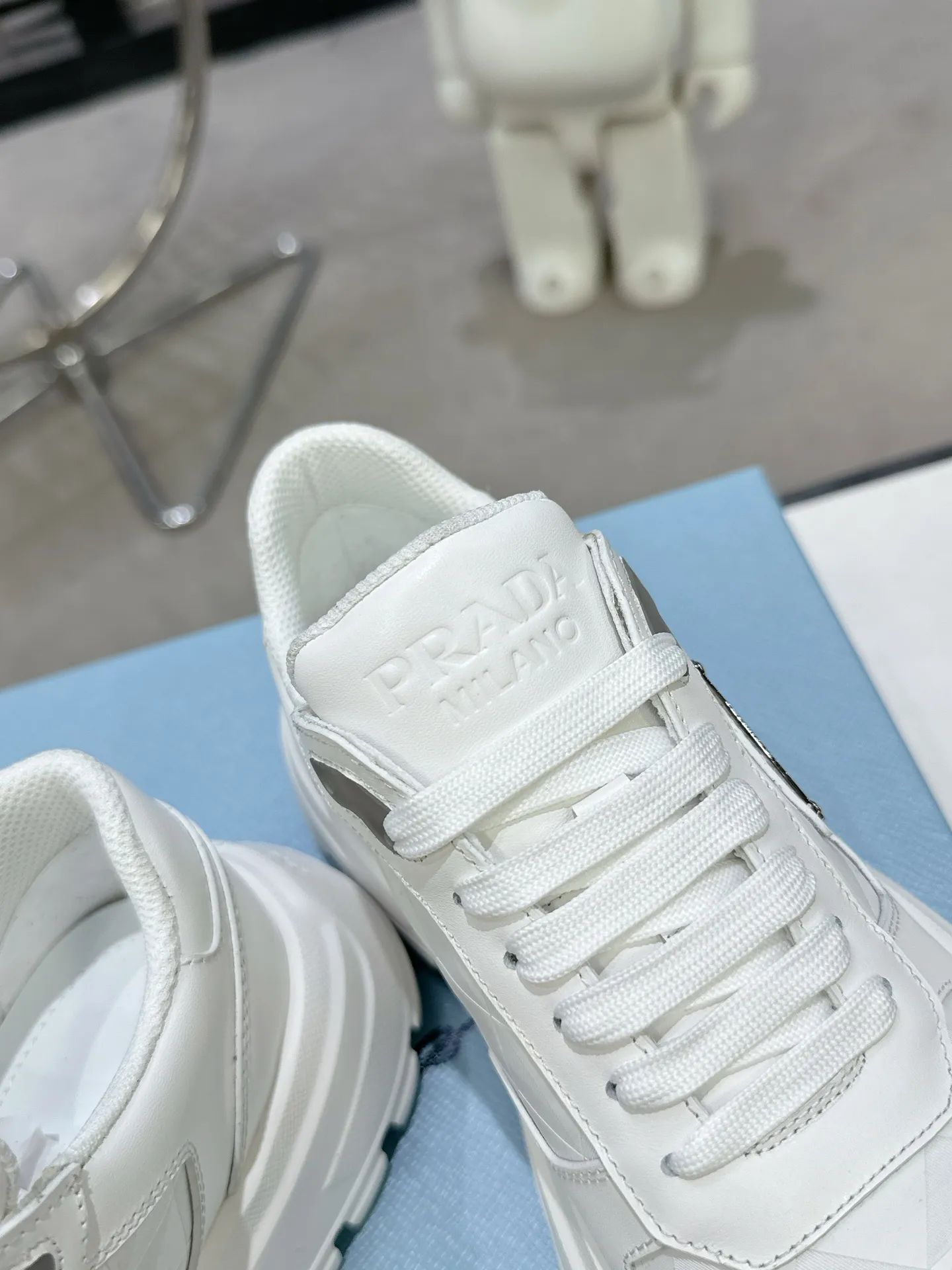 👟👟Ex-factory price 600👟👟 PRADA ²⁰²5𝐬𝐬Prada’s new product comes with strength! ❣️Many Internet celebrities have the same style, fashionable and versatile nice items, original shoes are developed and purchased from Italian counters, and are reproduced 1:1 according to the original taste. This year’s theme is not to be defined, embodying texture through simplicity💛From thick-soled sneakers to zigzag short boots to 2024 flat shoes, everything reveals a sure-fire momentum...combining gentleness and handsomeness, the finishing touch for women❤️ The top-grade open-edge beaded cowhide with imported cowhide triangle logo is consistent with the original version, the wear-resistant and ultra-light two-color outsole, and the sheepskin lining are breathable and comfortable. ⚛Size: Women's 35-40 ⚛Size: Men's 39-45 Original packaging accessories. ⚛